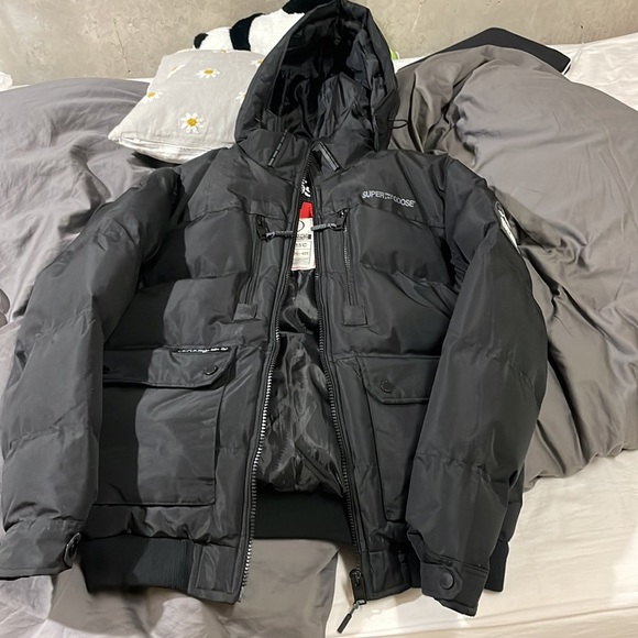 Winter puffer with hood, super triple goose. L size but size smaller - Picture 3 of 4